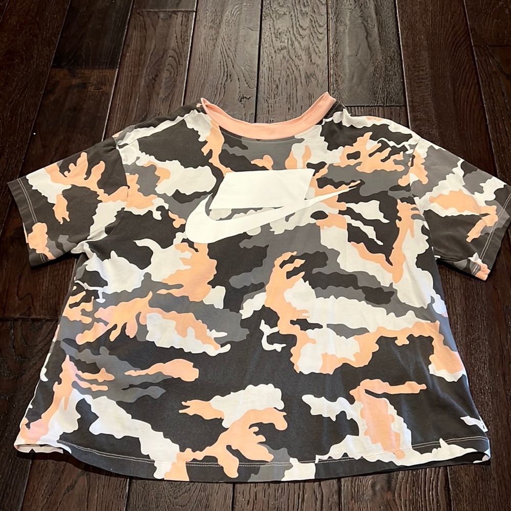 Nike sportswear cropped boxy tee